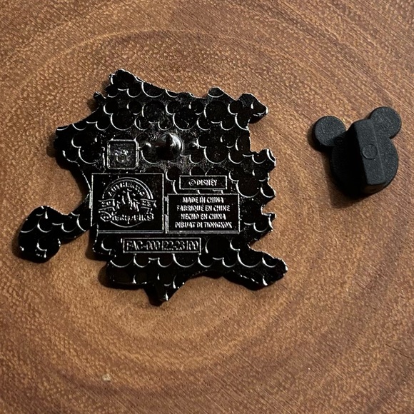 Disney Parks Pin Pluto Happy Halloween 2023 Bad Pluto with Spider Web - Picture 4 of 4